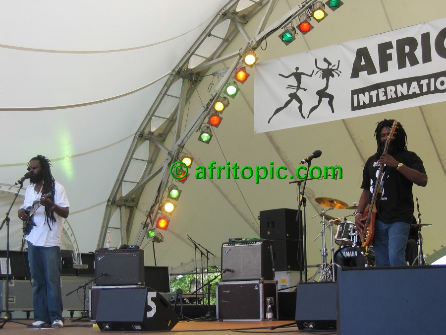 ../Images/AfricaFestival-27-28May05 250.jpg